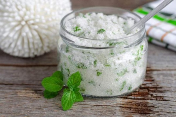 ¿Quieres tener la piel de seda? Exfoliante de menta para piel radiante