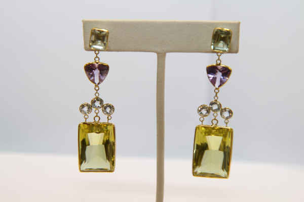Aretes de oro amarillo de 14 kilates con amatistas by D'Santos Joyeros