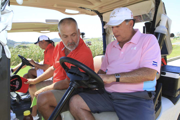 Torneo de golf en Roatán