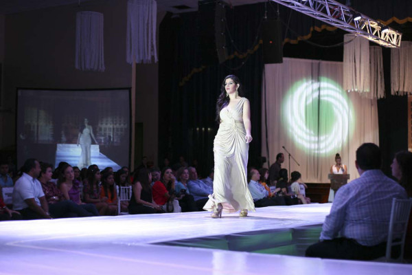 Desfile de modas de la EIS