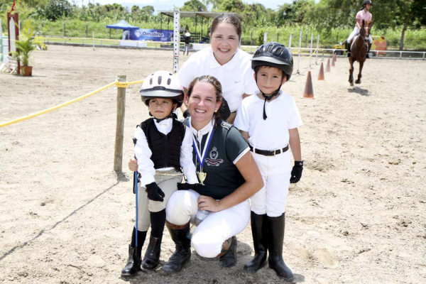 Competencia ecuestre de salto en La Lima
