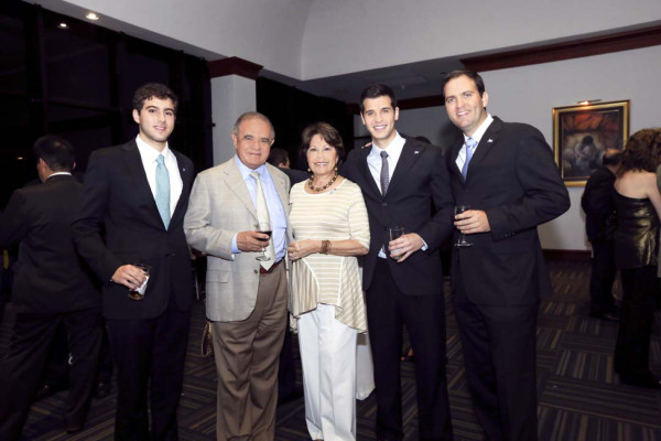 Homenaje a Napoleón J. Larach