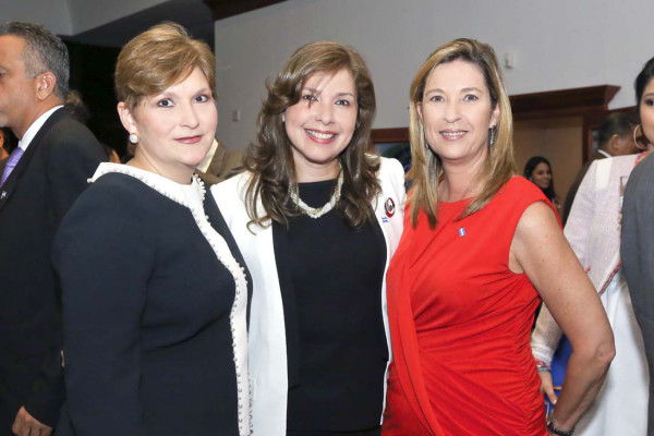 Homenaje a Napoleón J. Larach