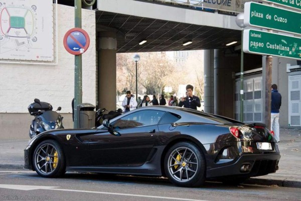 6 celebridades que manejan un Ferrari