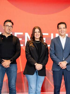 Eduardo Moreno, Gerente Banca Empresarial BAC regional , Melissa Stefan, Vicepresidente Banca de Empresas, BAC Honduras, Carlos Handal, Presidente Ejecutivo BAC Honduras y Rodolfo Trejos, Vicepresidente de Banca Corporativa, BAC regional.