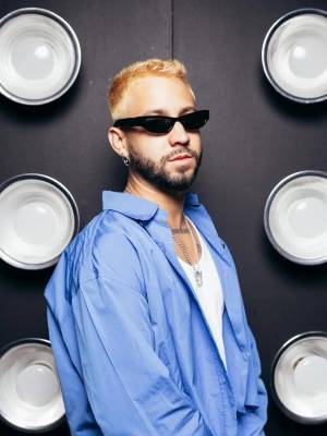 El reconocido cantante Mora se presentará en Tegucigalpa como parte de su gira “Lo Mismo De La Otra Vez By Mora”, haciendo su debut oficial en Honduras. Muchos fanáticos esperaban con ansias la visita del puertorriqueño, quien anteriormente había cancelado un concierto en el país. Si no lo conoces, aquí te dejamos datos que debes conocer sobre él.