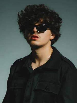 ¿Quién es Gabito Ballesteros?