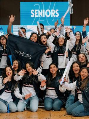 Los 32 seniors del Instituto Salesiano María Auxiliadora se reunieron esa mañana en un punto de Tegucigalpa, desde donde partieron en caravana rumbo a su escuela, donde vivieron una memorable entrance, que incluyó bailes al ritmo de Dj Frank Caba y un alegre carnaval, preludio de su último año de secundaria.