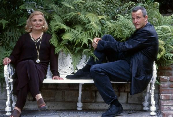 “Conseguí que mi madre interpretara a Allie mayor, y pasamos mucho tiempo hablando sobre el Alzheimer y queriendo ser auténticos con él, y ahora, durante los últimos cinco años, ella ha tenido Alzheimer”, dijo Nick Cassavetes. “Ella está en plena demencia. Y es una locura: lo vivimos, ella actuó y ahora llegó a nosotros”.
