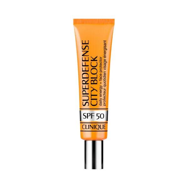 Fluido protector solar Superdefense City SPF by Clinique de uso diario para todo tipo de piel.