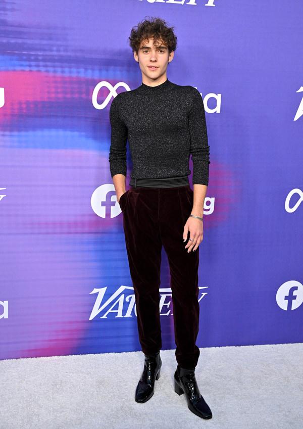 Joshua Bassett en Saint Laurent.