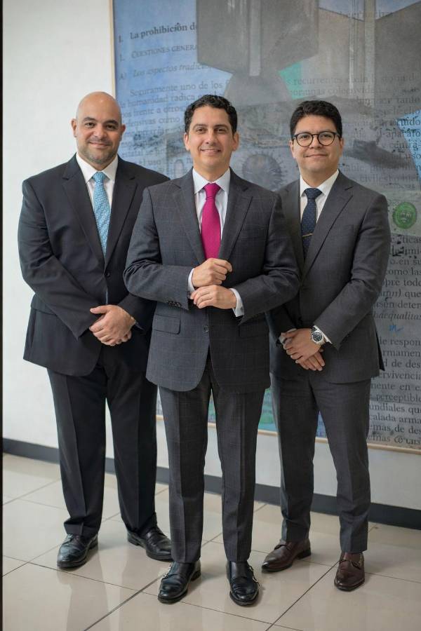 Cristian Stefan, Odín Guillén Leiva e Iván Flores, socios de Mayora &amp; Mayora Honduras, firma legal reconocida a nivel regional por su excelencia y ético acercamiento.