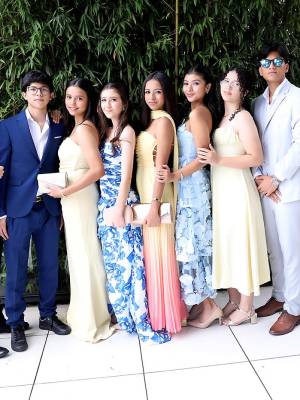 En una mañana fresca, entre neblina y pinos, los seniors 2026 de La Estancia School se reunieron para celebrar un brunch muy especial. Elegantes y de gala, los estudiantes llegaron al restaurante La Cumbre listos para disfrutar una velada llena de risas, momentos memorables y muchas fotografías.