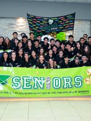 ¡Llegó el gran día! Los seniors 2026 de la Academia Los Pinares iniciaron su último año de high school con un emotivo desayuno junto a sus seres queridos. Posteriormente, la celebración continuó con una alegre caravana de motocicletas y vehículos decorados con globos y pancartas, que recorrió las calles hasta llegar a su querida escuela. Con entusiasmo y emoción, los estudiantes vivieron el comienzo de un año que promete estar lleno de recuerdos, aprendizajes y experiencias que los acompañarán toda la vida. Fotos: Mario Trejo