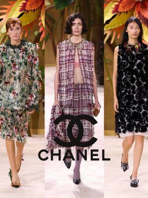 El director creativo de Chanel, Matthieu Blazy, creó un jardín con una escenografía compuesta por flores en 3D, enredaderas y hojas gigantes, que evocó los paisajes emblemáticos de cuentos clásicos como “Ricitos de Oro”, “El Gato con Botas” y “El patito feo” en el Grand Palais de París para presentar la colección Haute Couture de otoño-invierno 2026-2027 de la <i>maison</i>.