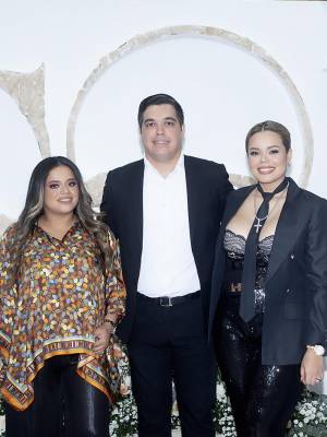 Barbara Sosa, Said Sosa y Sol Sosa, durante la inauguración de Sol Boutique.