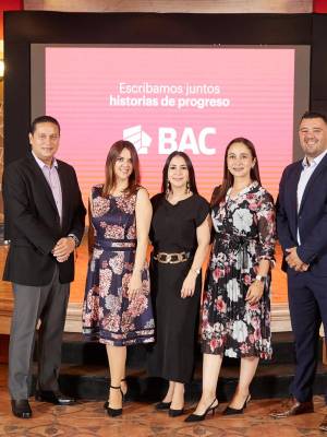 Norman Meza, Carolina Martínez, Ana Carolina Rodríguez, Denisse Flores y Alfonso Wu.