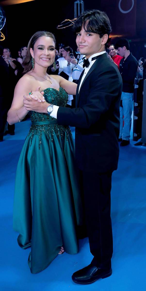 Desfile de Padres e Hijos en la gala de graduación de la Escuela Internacional Sampedrana 2026