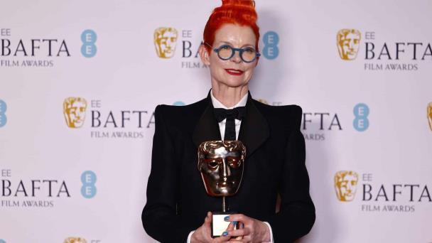 <b>Sandy Powell-Bafta honorífico</b>La diseñadora británica recibió un premio honorifico por su aporte al mundo cinematográfico y su trayectoria de tres décadas.