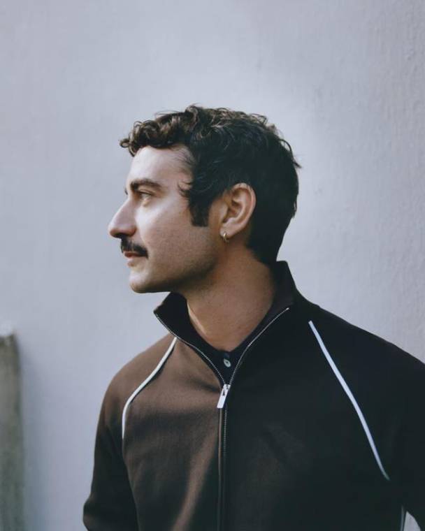 El diseñador Dario Vitale, quien estuvo varios años al frente de Miu Miu, tomará posesión de su nuevo cargo como director creativo de Versace el 1 de abril.