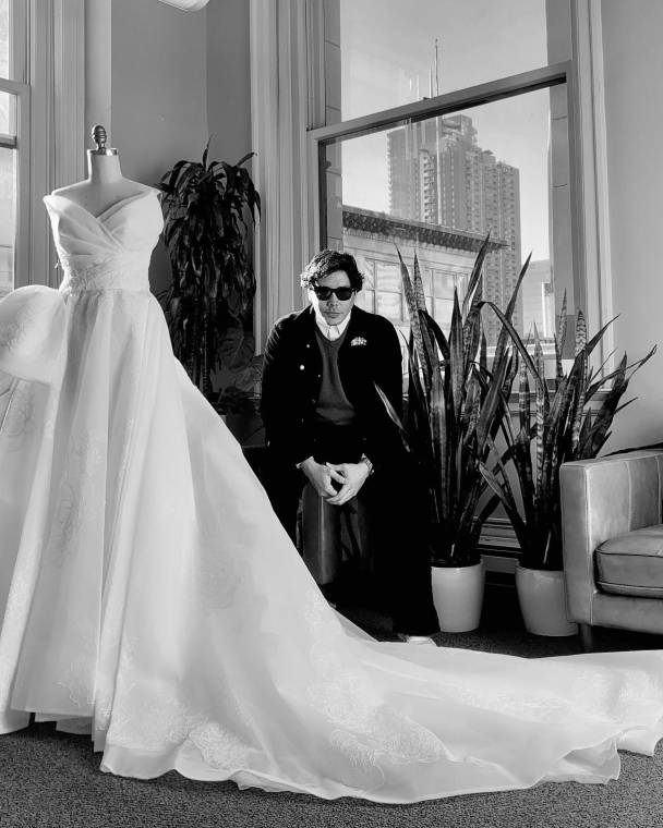 Guillermo Pharis fue nominado en los Rising Star Awards en la categoria Bridal. Es el segundo diseñador hondureño, después de Carlos Campos, en competir por ese galardón de la moda.