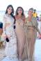 La moda, la solidaridad y el encanto incomparable de Roatán se dieron cita en una velada memorable durante el Roatán Fashion Show 2026, presentado por BAC Credomatic Honduras. Con el mar Caribe como escenario y una atmósfera llena de elegancia, invitados especiales, empresarios, líderes de opinión y amantes de la moda llegaron para disfrutar de una noche que celebró el talento creativo y, al mismo tiempo, apoyó una noble causa: beneficiar a Loving Hearts Roatán. Entre looks frescos, sofisticados y llenos de personalidad, los asistentes se convirtieron en protagonistas de una velada donde el estilo trascendió las pasarelas para convertirse en una muestra de compromiso con la comunidad. Te compartimos las imágenes de quienes fueron parte de esta noche especial.
