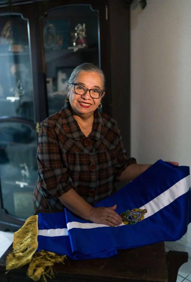 María de los Ángeles Valladares ha confeccionado casi todas las bandas presidenciales desde 1994.