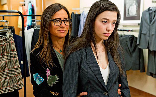 El reconocimiento llegó con su papel de Max Fox en la serie “Better Things” (2016-2022), donde interpretó a una adolescente rebelde, ganándose el aplauso de la crítica.