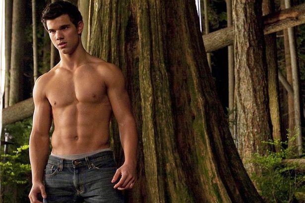 <b>Taylor Lautner</b>“¿O eras parte del Team Jacob? Sin duda, el hombre lobo más amado en la pantalla, ¡y sin duda un novio de ensueño! 