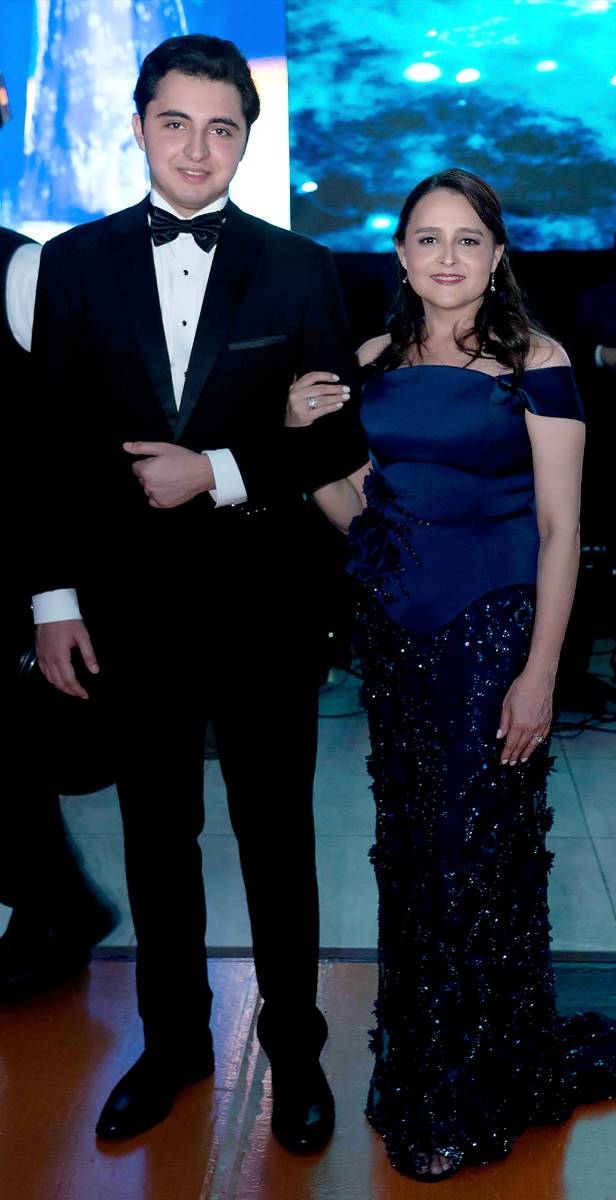 Desfile de Padres e Hijos en la gala de graduación de la Escuela Internacional Sampedrana 2026