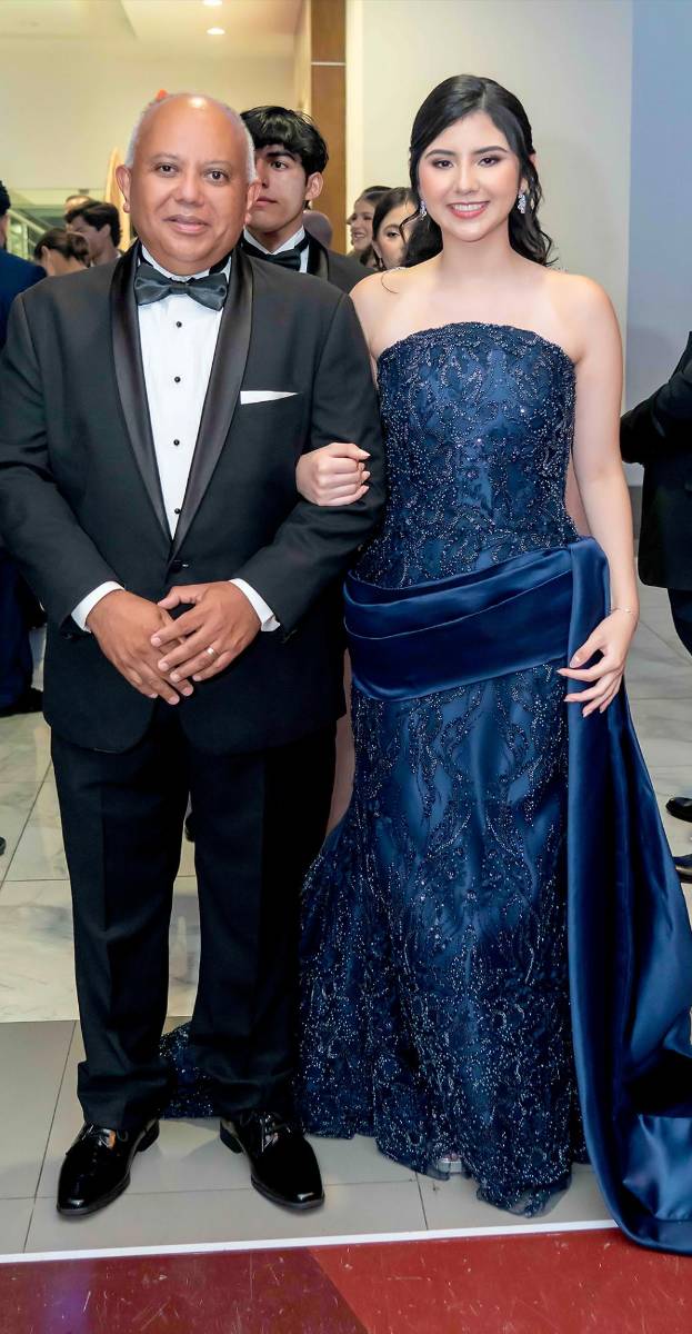 Desfile de Padres e Hijos en la gala de graduación de la Escuela Internacional Sampedrana 2026