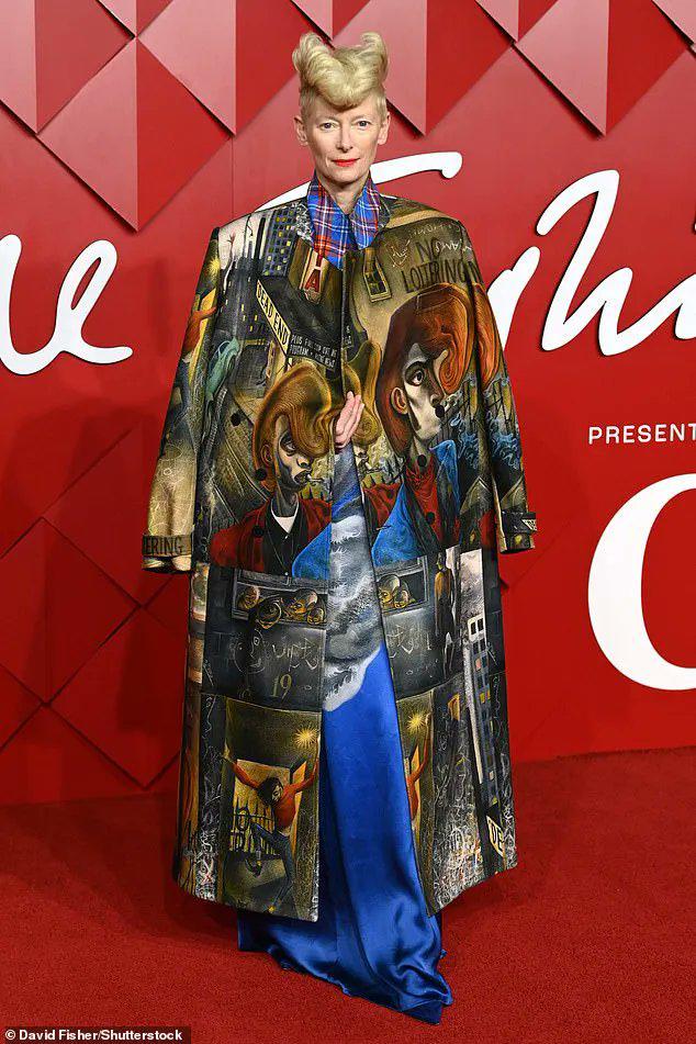 Tilda Swinton vistió un look de Charles Jeffrey Loverboy.