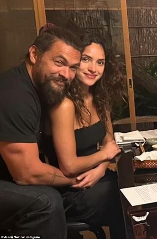 Actualmente, tanto Adria como Jason Momoa parecen haber hallado una renovada felicidad amorosa juntos, a pesar de sus matrimonios pasados. Adria, con su elegancia y discreción, y Jason, con su carisma y presencia imponente, han decidido dejar atrás sus historias pasadas y vivir una nueva aventura juntos.