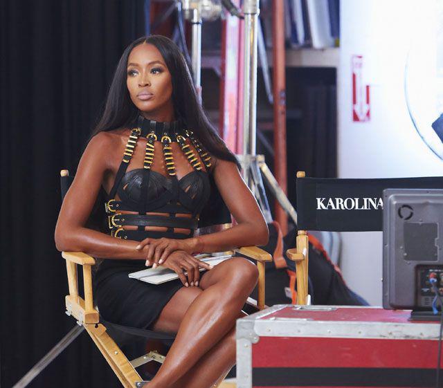 La top model de los 90, Naomi Campbell, hizo una aparición en el programa The Face en 2014 luciendo su versión del famoso vestido. Fun fact: Naomi modeló en la pasarela donde se presentó por primera vez este diseño