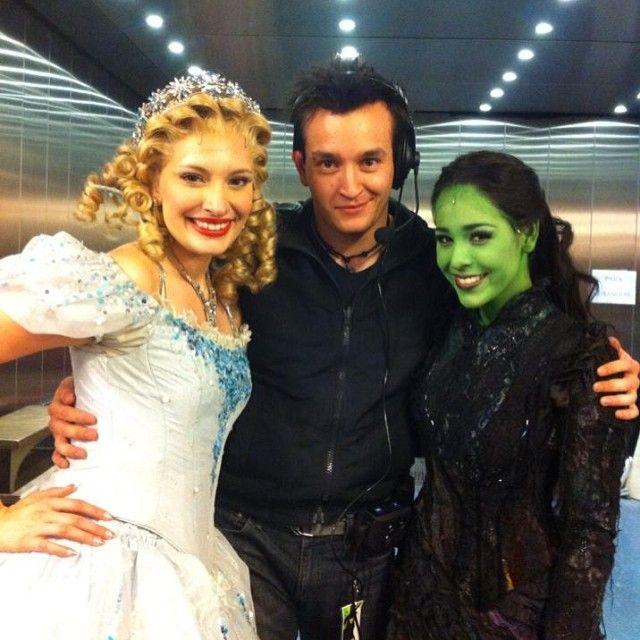 Danna Paola tiene una sólida trayectoria en el teatro musical, habiendo interpretado a Elphaba en el musical “Wicked” y a María en “Hoy no me puedo levantar”. Esta experiencia la hace una candidata ideal para un papel destacado en “Sálvame”.