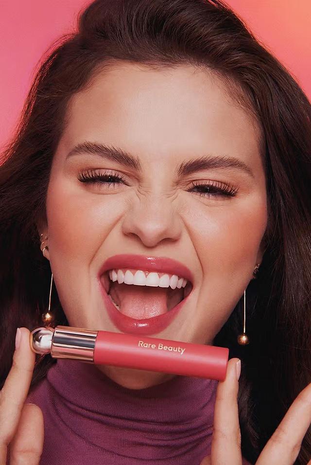 “Soft Pinch” el nuevo labial de Selena Gómez