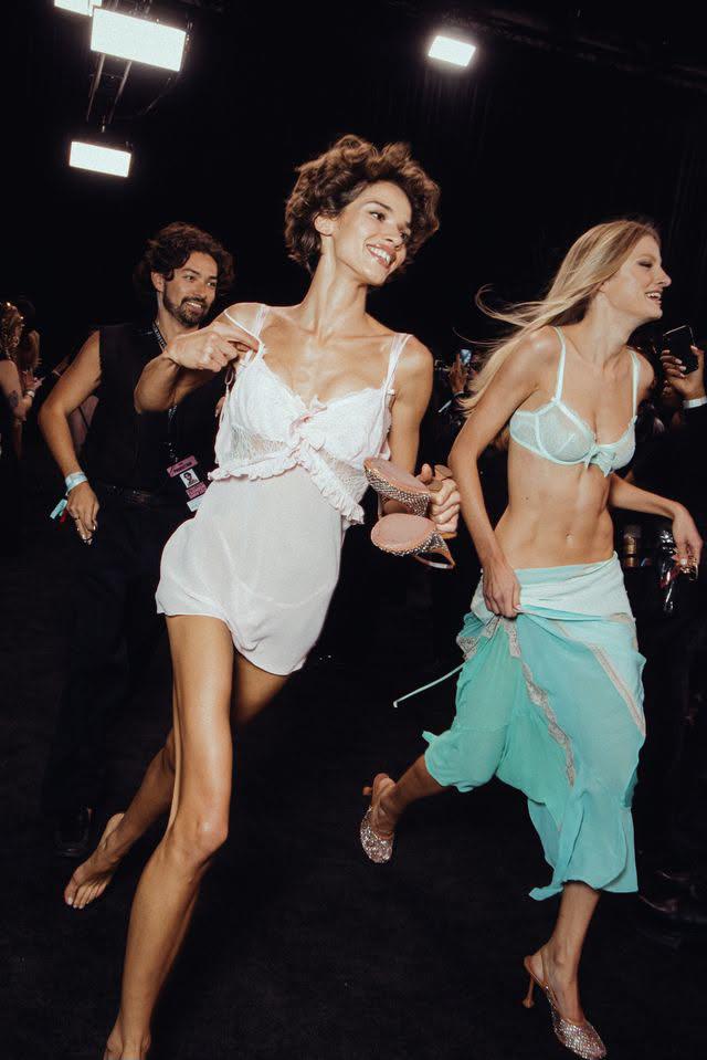 Backstage del desfile de Victoria’s Secret 2026