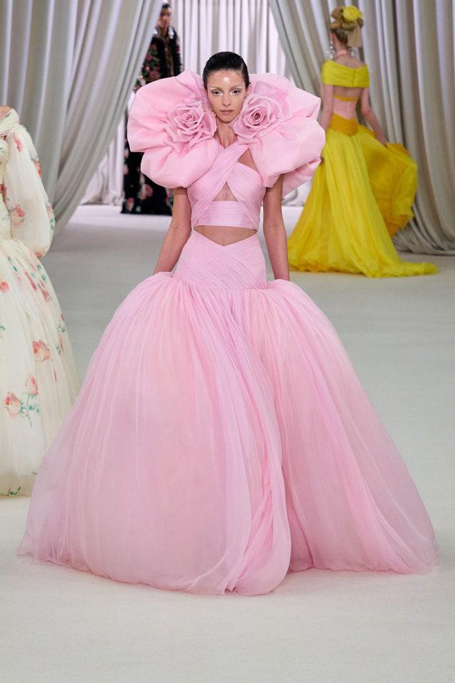 Giambattista Valli presenta colección Alta Costura Primavera-Verano 2023