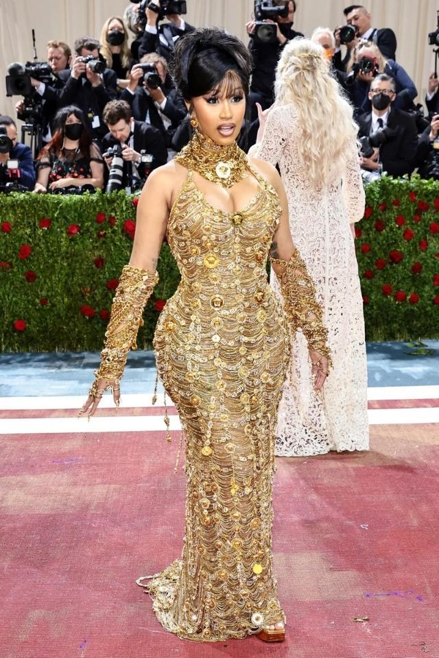 Cardi B en Atelier Versace