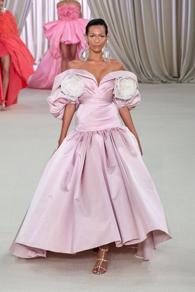 Giambattista Valli presenta colección Alta Costura Primavera-Verano 2023