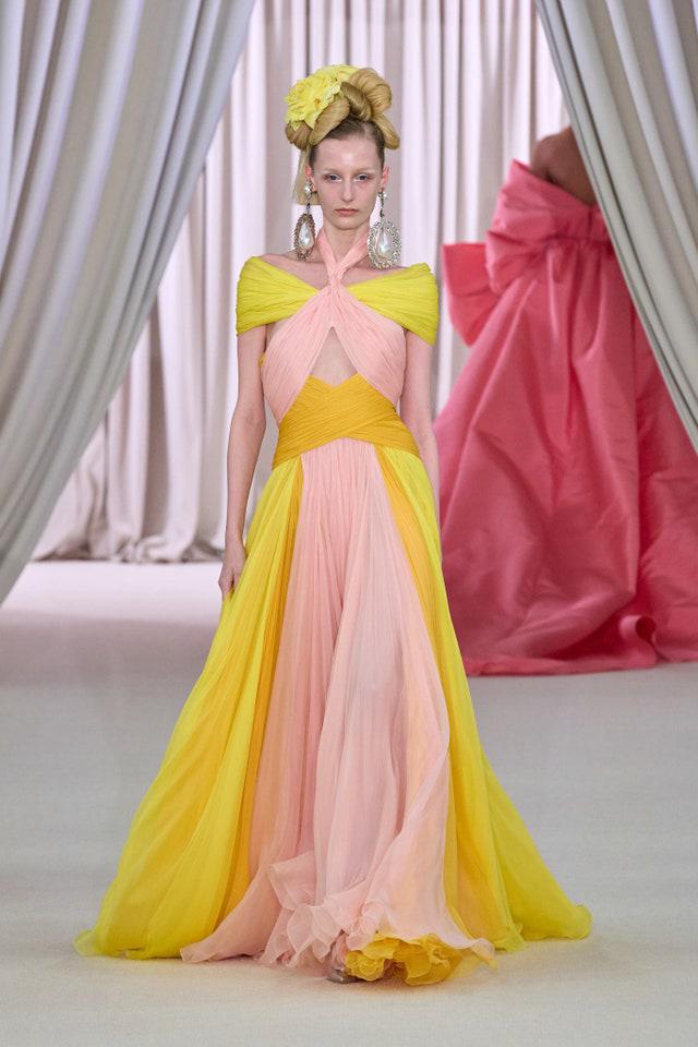 Giambattista Valli presenta colección Alta Costura Primavera-Verano 2023