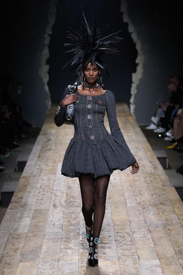 Moschino presenta su colección Fall-Winter 2023/2024
