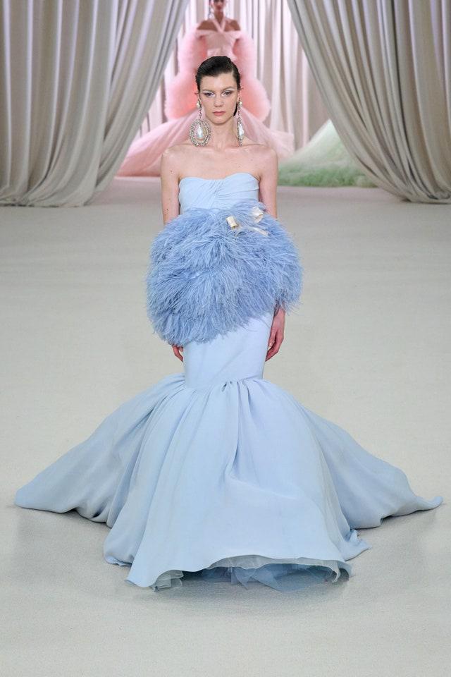 Giambattista Valli presenta colección Alta Costura Primavera-Verano 2023