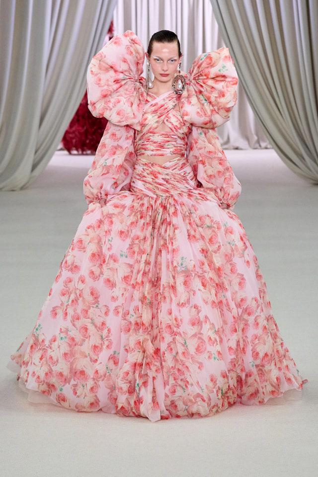 Giambattista Valli presenta colección Alta Costura Primavera-Verano 2023