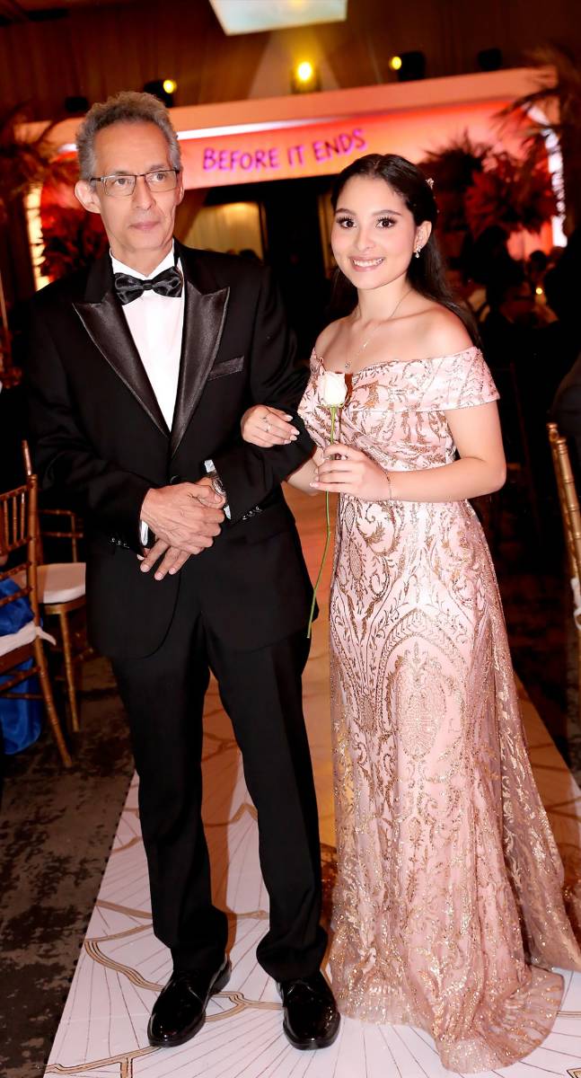 Sariana Ardon y su padre Rolando Ardon. 