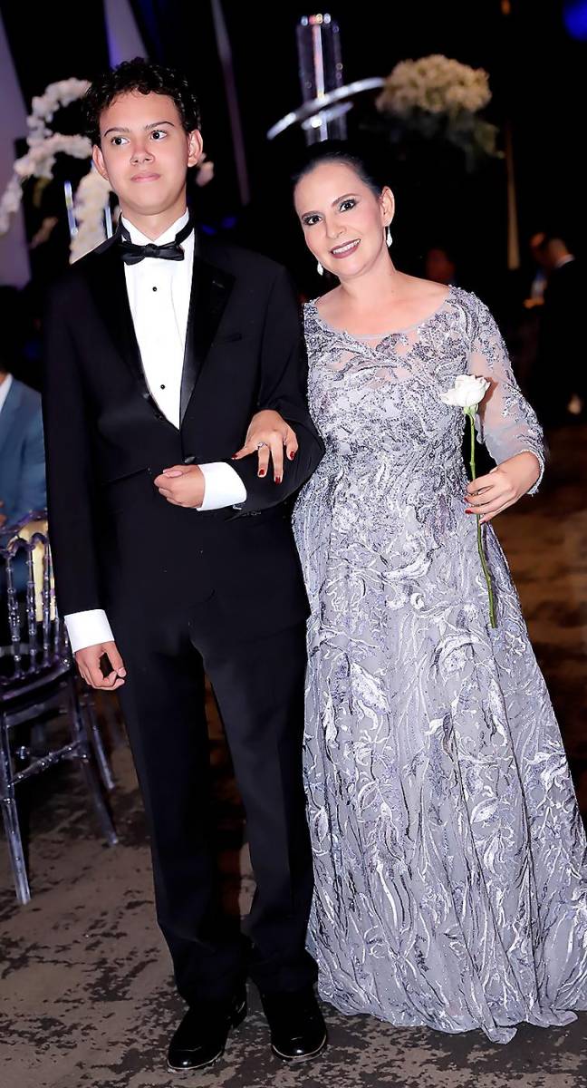Omar Andrés Suazo con su madre Zoila Zerón