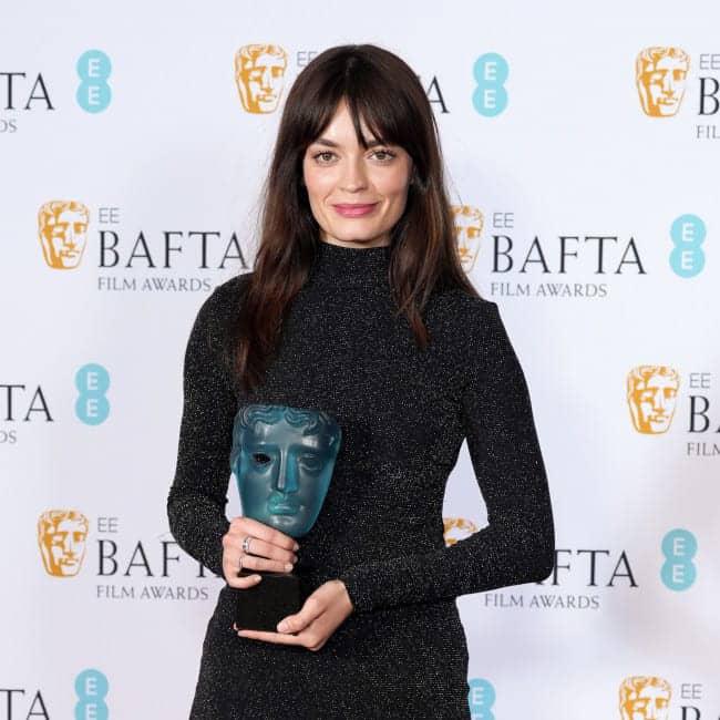 <b>Emma Mackey-Mejor actor/actriz emergente</b>La actriz de Sex Education sorprendió al ganarse el premio Rising Star y anunciar que se retira de la serie después de la cuarta temporada.