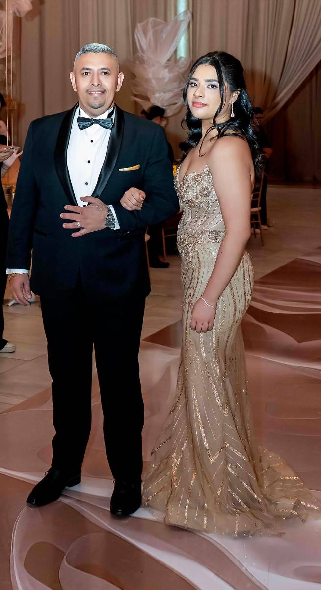 Esther Larissa Medina Miranda con su padre Henry Medina. 
