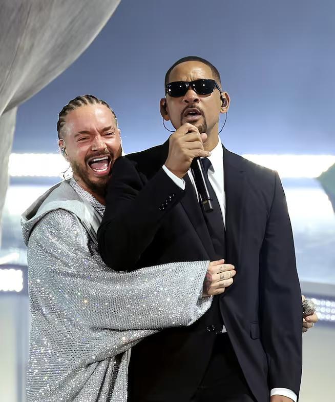 Will Smith se convirtió en uno de los invitados sorpresa del Festival de Coachella, al subirse al escenario para cantar junto a J Balvin una versión del popular tema ‘Men in Black’.