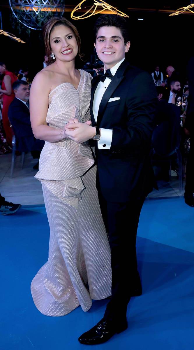 Desfile de Padres e Hijos en la gala de graduación de la Escuela Internacional Sampedrana 2026